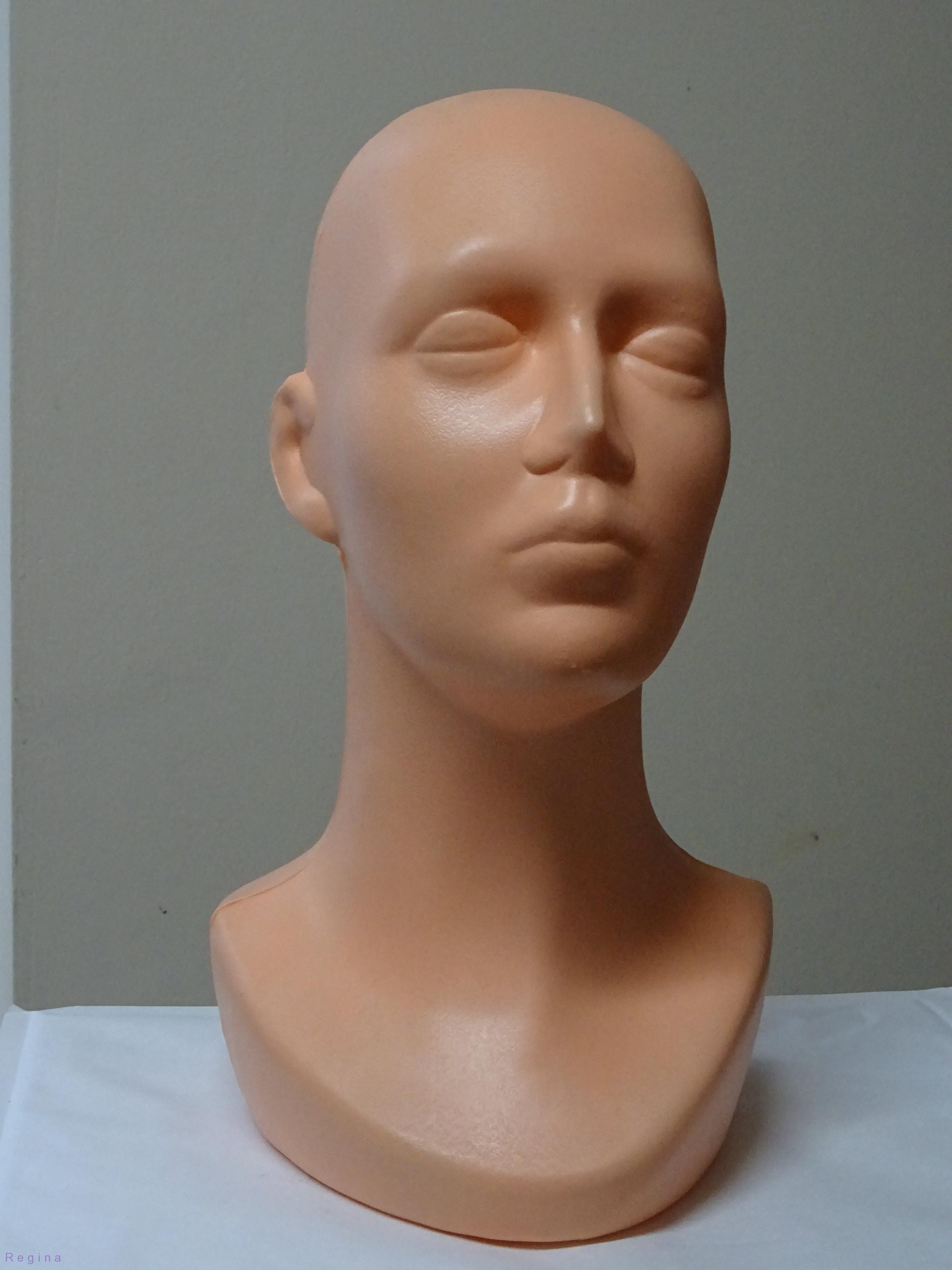 Plastová hlava 33cm